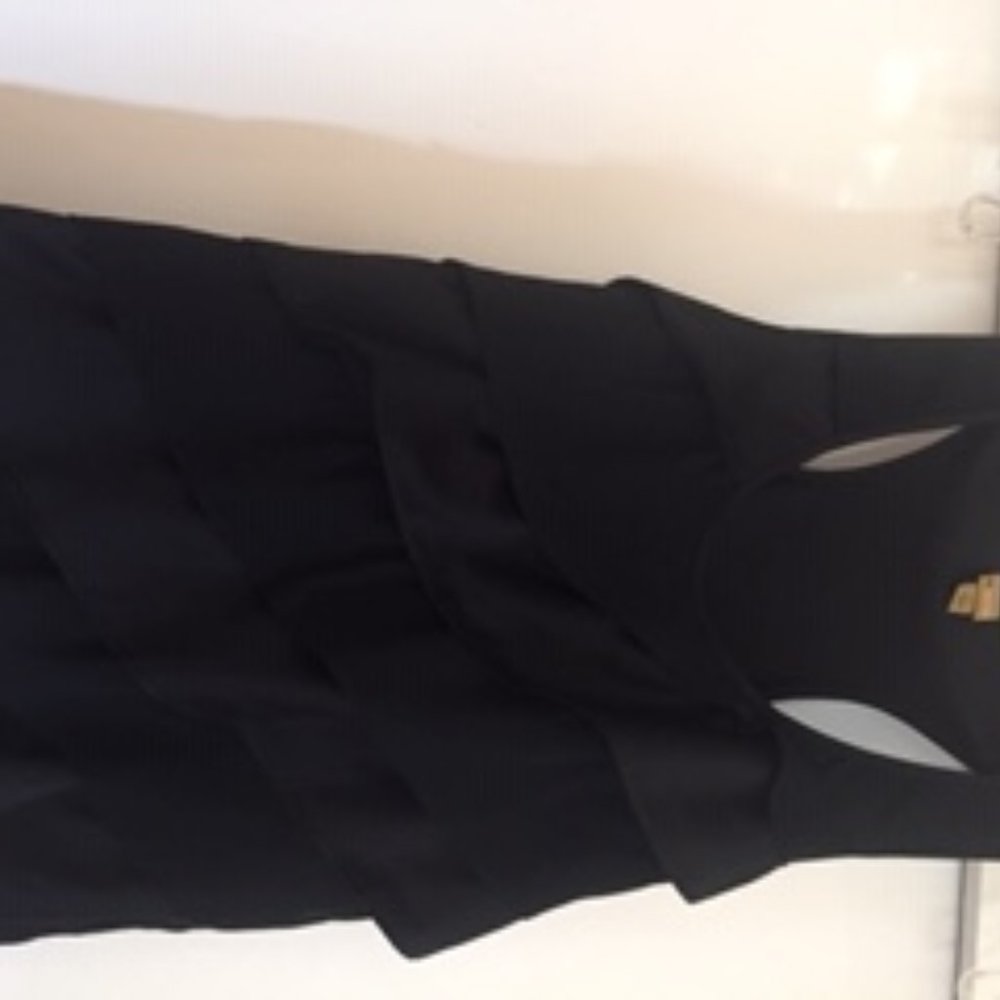 Small Sleeve Less Ruffle Shirt - Picture 2 of 4